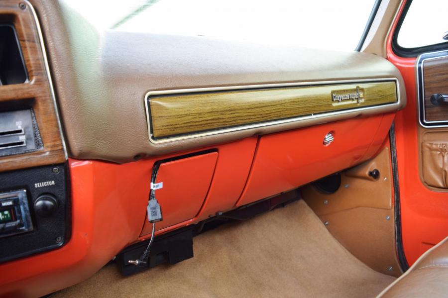 Детали интерьера Chevrolet C10 Cheyenne Super 1974 года  (фото 193 из 365)